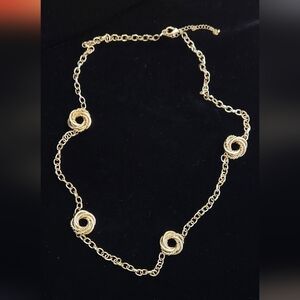 Elegant Gold Swirl Necklace